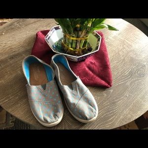 NWOT Toms polka dot blue